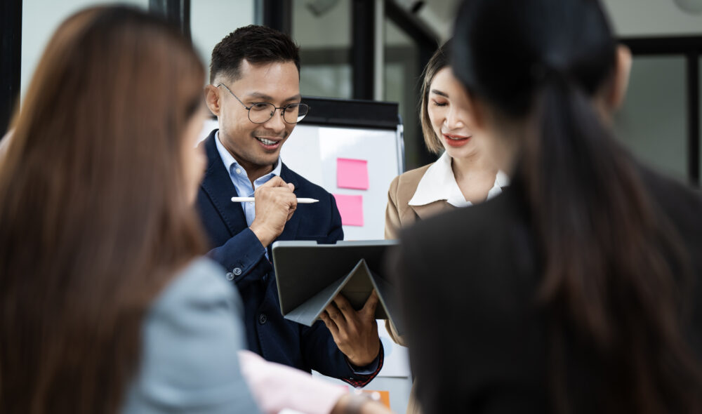 Business team in discussion during a Sage Intacct implementation planning meeting, highlighting collaboration and strategy for successful deployment.
